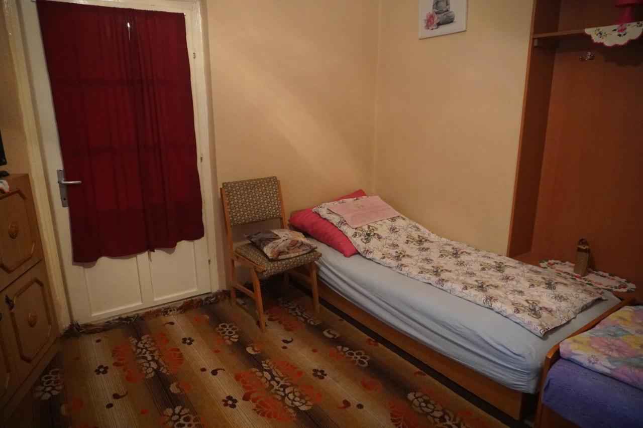Piri Vendeghaz Hotel Хайдубьосьормени Екстериор снимка