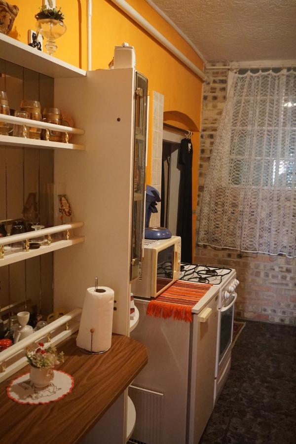 Piri Vendeghaz Hotel Хайдубьосьормени Екстериор снимка
