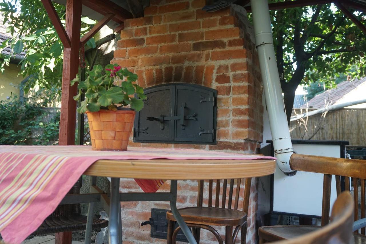 Piri Vendeghaz Hotel Хайдубьосьормени Екстериор снимка