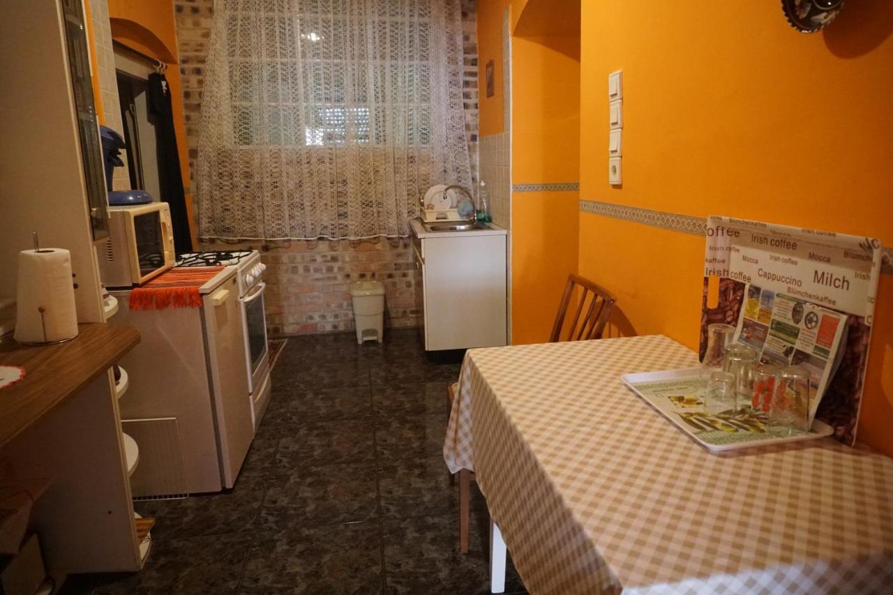 Piri Vendeghaz Hotel Хайдубьосьормени Екстериор снимка