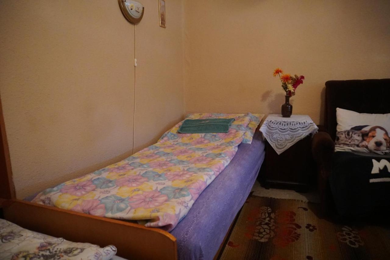 Piri Vendeghaz Hotel Хайдубьосьормени Екстериор снимка