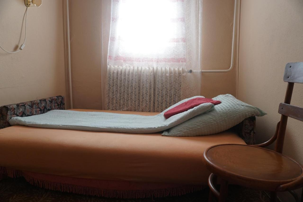 Piri Vendeghaz Hotel Хайдубьосьормени Екстериор снимка