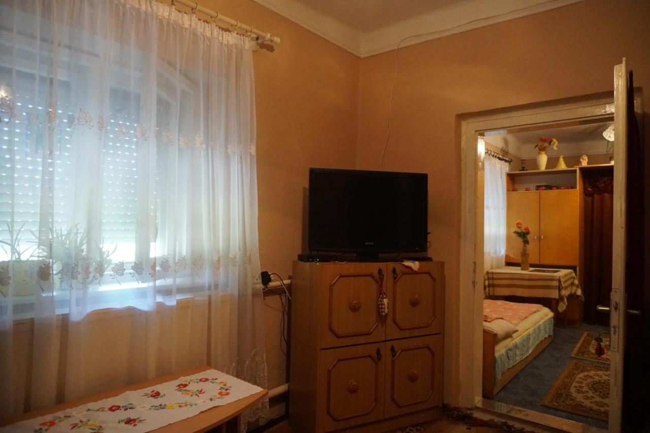 Piri Vendeghaz Hotel Хайдубьосьормени Екстериор снимка