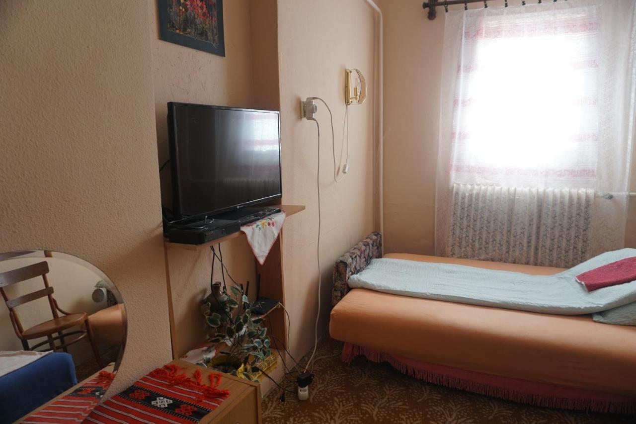 Piri Vendeghaz Hotel Хайдубьосьормени Екстериор снимка