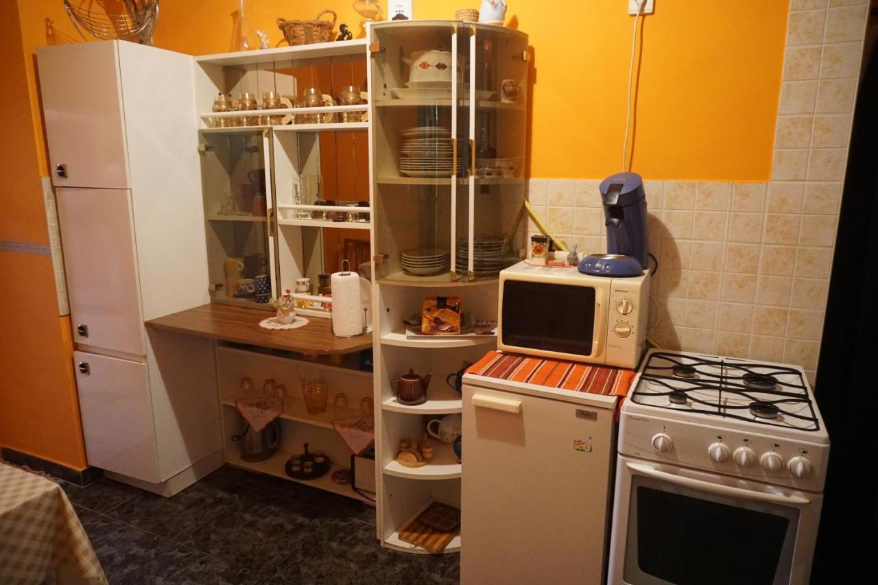 Piri Vendeghaz Hotel Хайдубьосьормени Екстериор снимка