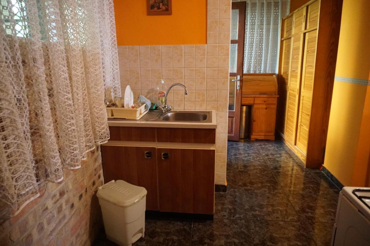 Piri Vendeghaz Hotel Хайдубьосьормени Екстериор снимка