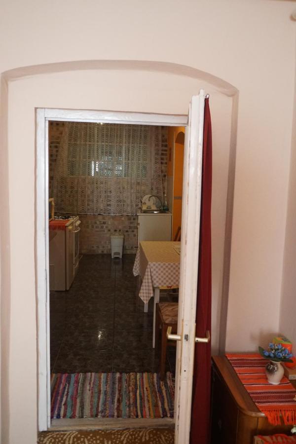 Piri Vendeghaz Hotel Хайдубьосьормени Екстериор снимка
